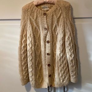 Womens 100%wool hand made in Italy beautiful cardigan sweater